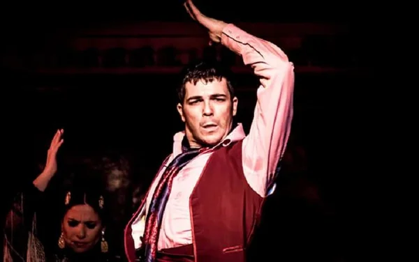 Bailarino espanhol Ángel Rojas ministra workshop de dança flamenca