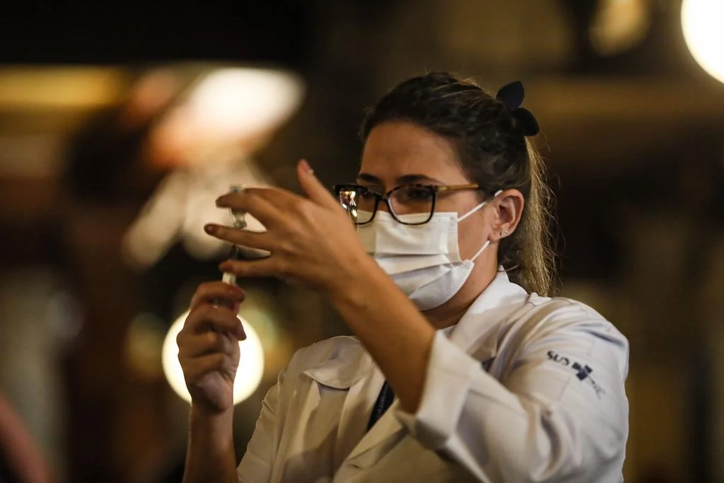 Prefeitura do Rio iniciou hoje vacinação contra COVID-19 de comorbidade e segunda dose no Theatro Municipal no Centro Prefeitura do Rio iniciou hoje vacinação contra COVID-19 de comorbidade e segunda dose no Theatro Municipal no Centro