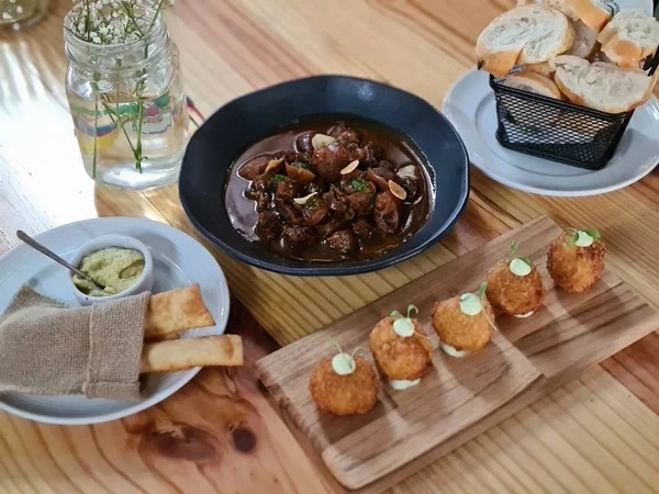 Restaurante Afeto reúne pratos gostosos e bem feitos na Quituart