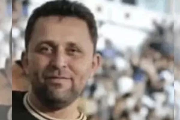 Imagem colorida de torcedor do Vasco morto após briga em clássico- Metrópoles