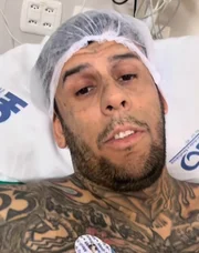 Leandro Souza descobriu câncer "maligno e agressivo" após retirar tumor na bexiga Leandro Souza descobriu câncer "maligno e agressivo" após retirar tumor na bexiga