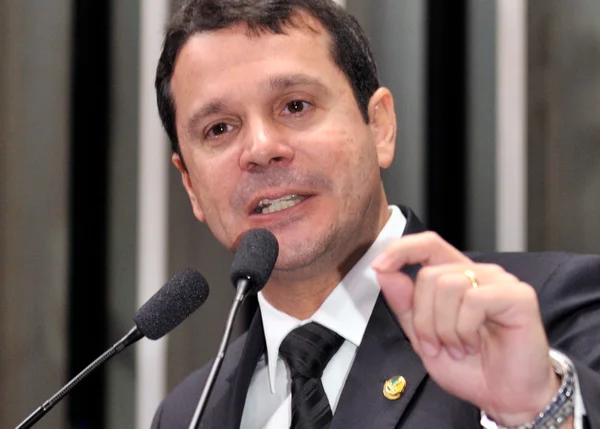 “Nem Lula, nem Bolsonaro”, diz Reguffe sobre condição para nova sigla