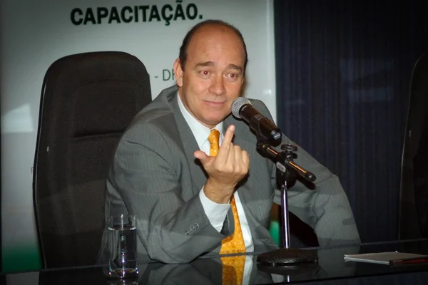 Sem acordo, nome de Peniel Pacheco para o Buriti ganha força no PDT