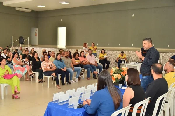 Reunião destaca uso de tecnologia e trabalhos de robótica em Aparecida