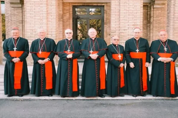 Arquidiocese de Brasília mostra cardeais em preparação para o conclave
