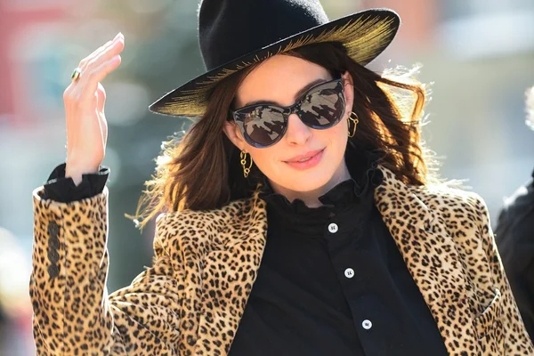 Nem tigre, nem zebra: o leopardo é a estampa que não sai de moda