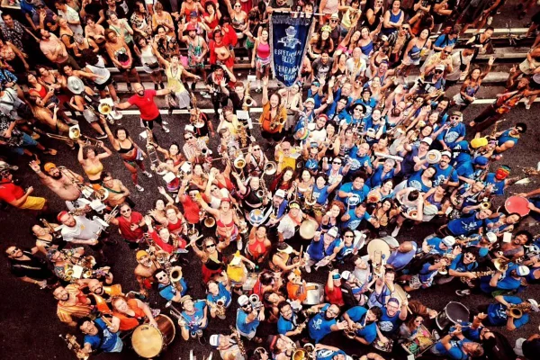 Charanga do França, Filhos de Gil, Esfarrapado e Unidos do Swing fazem parte da programação de bloquinhos desta segunda-feira de Carnaval - Metrópoles