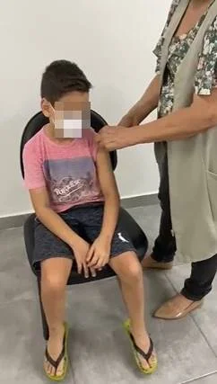 Vídeo: mãe denuncia erro de auxiliar de enfermagem ao vacinar filho - destaque galeria Vídeo: mãe denuncia erro de auxiliar de enfermagem ao vacinar filho - destaque galeria