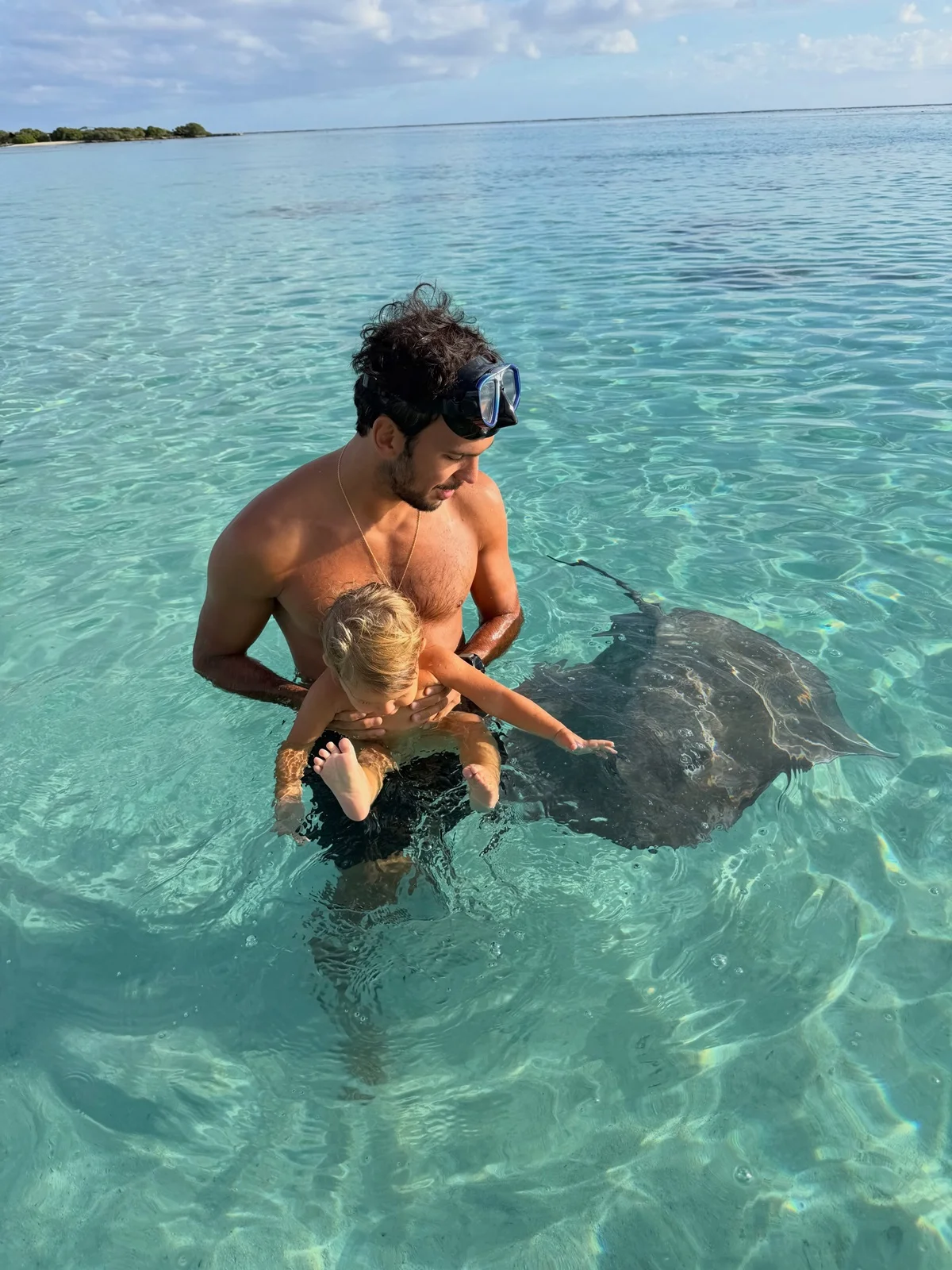 Gisele Bündchen compartilha fotos das férias em Tahiti com Joaquim Valente e o filho, River Gisele Bündchen compartilha fotos das férias em Tahiti com Joaquim Valente e o filho, River