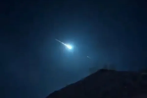 Meteoro cruza o céu de Goiás
