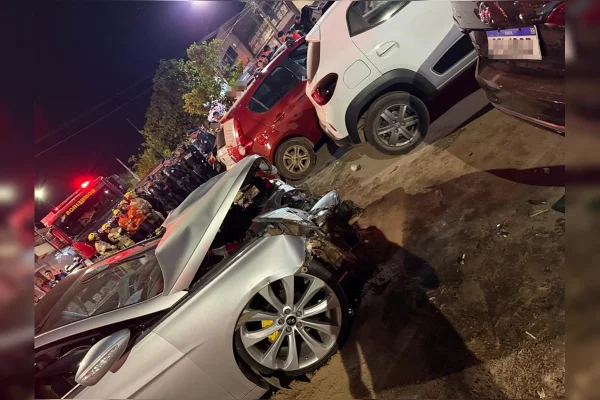 Motorista bate em 5 carros em festa junina no DF, fere homem e foge