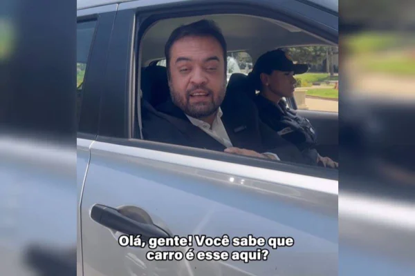 imagem colorida de governador cláudio castro divulga carros de investigação da polícia do rio de janeiro