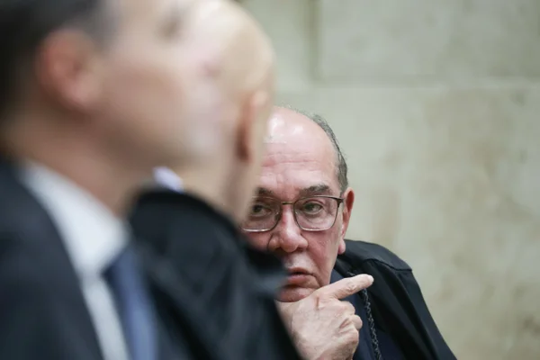Gilmar Mendes propõe a Fachin proibir delegados da PF em gabinetes do STF