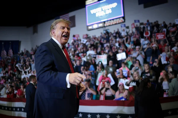 Donald Trump fala sobre a Otan durante comício na Carolina do Sul (EUA)
