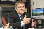 Presidente do Conselho Federal de Corretores de Imóveis, João Teodoro da Silva, é acusado de pagar R$ 18 milhões da entidade à própria empresa 