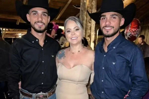 Márcia Siqueira com os filhos, os gêmeos do BBB25