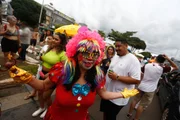 Com críticas ao ex-presidente Bolsonaro, foliões do bloco do Pacotão percorrem a W3 rumo à Asa Sul Com críticas ao ex-presidente Bolsonaro, foliões do bloco do Pacotão percorrem a W3 rumo à Asa Sul