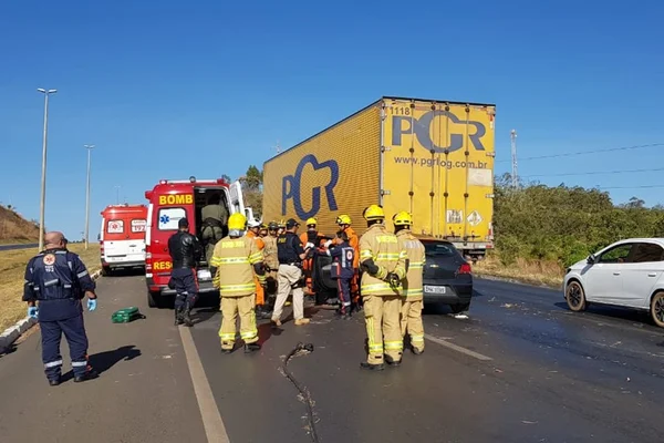 DF: motorista fica gravemente ferido em acidente na BR-020