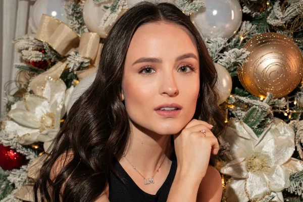 Larissa Manoela se manifestou sobre contrato vitalício firmado pelos pais