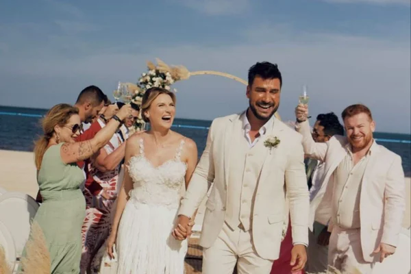 Na foto, o casamento de Júlio Rocha com a esposa, Karoline Kleine - Metrópoles