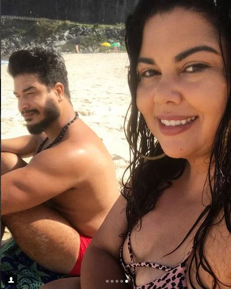 Com casamento marcado para dezembro, Nicole Bahls surge irreconhecível