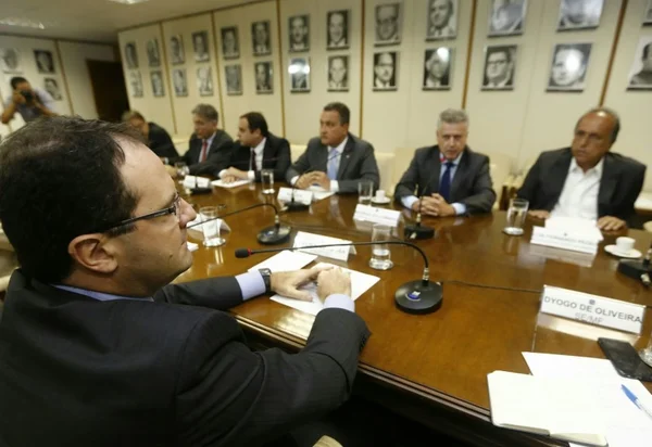 Governadores voltam a Brasília em busca de solução para a crise dos estados