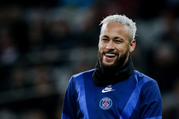 Inovou: Neymar aparece com cabelo rosa neon para jogo do PSG