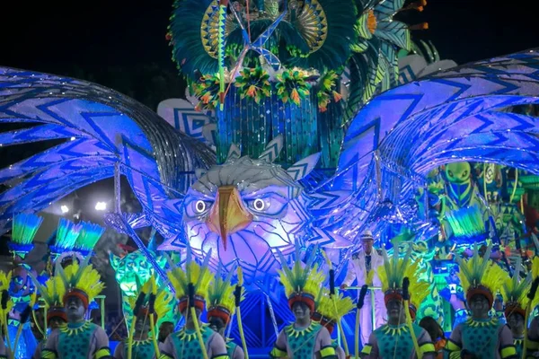 Com homenagem ao RJ, Portela anima Sapucaí na 1ª noite de desfile