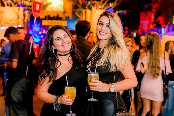 Carolina Correia e Ana Luiza Diedrich Carolina Correia e Ana Luiza Diedrich