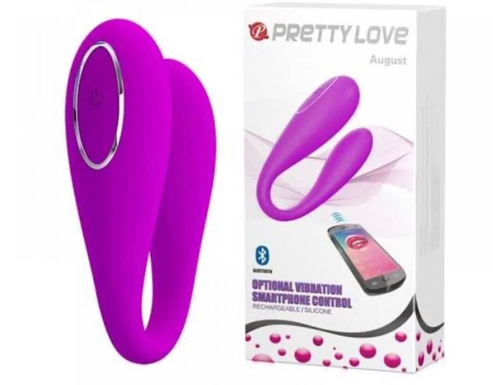 Vibrador para casal: como o próprio nome sugere, o vibrador para casal veio para garantir o prazer a dois e desmistifica a crença de que só mulheres são beneficiadas por vibradores. Para a mulher, a estimulação com ele é tripla: vibração interna com uma parte, vibração clitoriana com a outra e a penetração, já que o brinquedo deixa o canal livre para ser penetrado.
Para o homem, a sensação interna de vibração também é sentida por ele durante a penetração, aumentando a estimulação peniana. Nada impede que o vibrador também possa ser usado por casais gays e lésbicos. Aqui, o que garante o prazer é a criatividade. Na foto: Vibrador para casais (a partir de R$399) - Afrodith Sex Shop. Vibrador para casal: como o próprio nome sugere, o vibrador para casal veio para garantir o prazer a dois e desmistifica a crença de que só mulheres são beneficiadas por vibradores. Para a mulher, a estimulação com ele é tripla: vibração interna com uma parte, vibração clitoriana com a outra e a penetração, já que o brinquedo deixa o canal livre para ser penetrado.
Para o homem, a sensação interna de vibração também é sentida por ele durante a penetração, aumentando a estimulação peniana. Nada impede que o vibrador também possa ser usado por casais gays e lésbicos. Aqui, o que garante o prazer é a criatividade. Na foto: Vibrador para casais (a partir de R$399) - Afrodith Sex Shop.