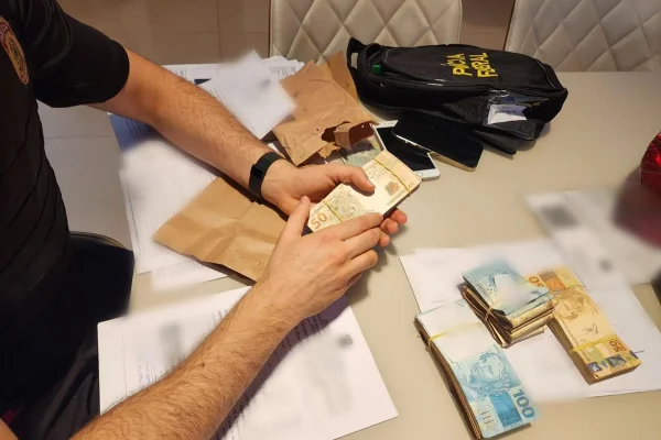 PF: bando fatura R$ 1 bi com contrabando de cigarro e trabalho escravo