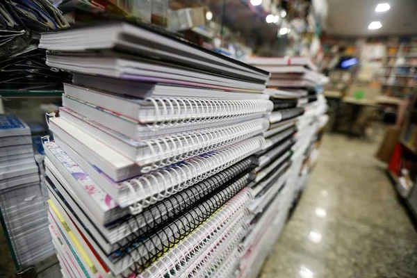 Livros e cadernos