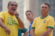 Malafaia e Bolsonaro discursam em trio elétrico
