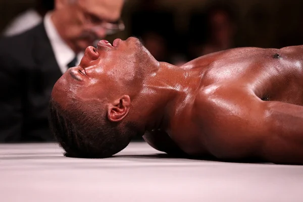 Vídeo: boxeador morre após ser nocauteado em combate