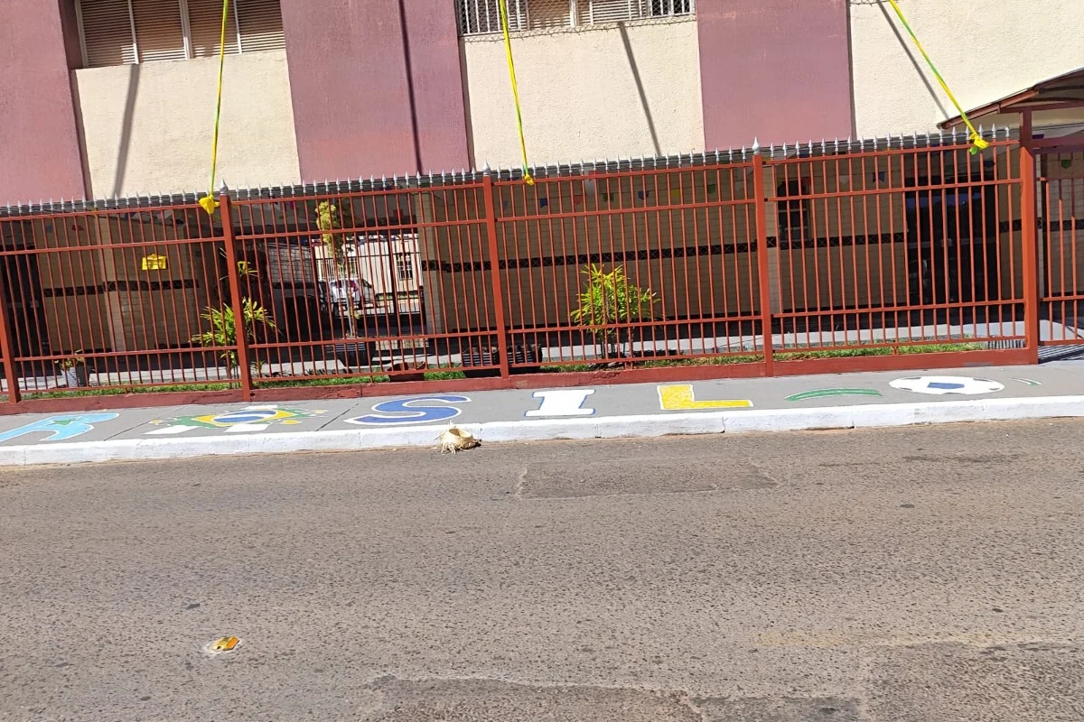 Morador de rua arremessa chapéu recheado de fezes em prédio no DF - imagem 3 Morador de rua arremessa chapéu recheado de fezes em prédio no DF - imagem 3