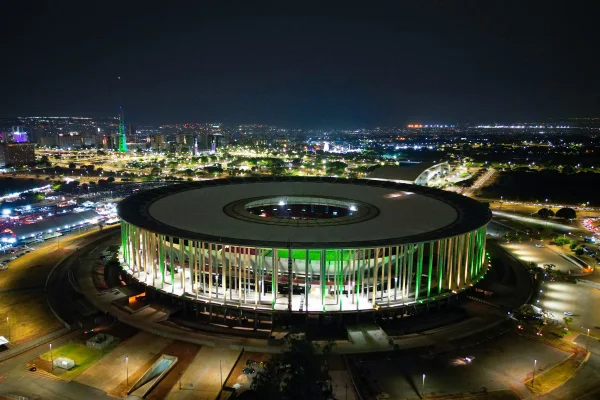 Foto colorida do estádio Mané Garrincha - Metrópoles