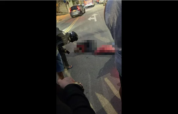 homem baleado no chão