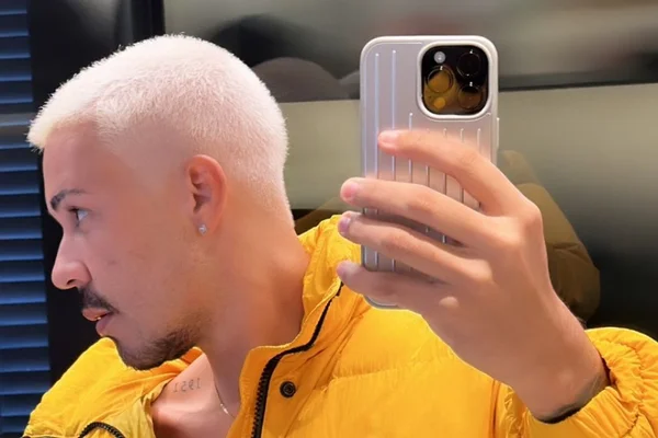 Carlinhos Maia comenta novo visual no cabelo: “Nevou de novo”