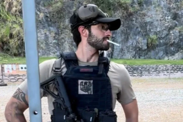 Marcelo Berlinck Mariano Costa, que é CAC, preso com mais de 150 armas em sua cobertura - Metrópoles