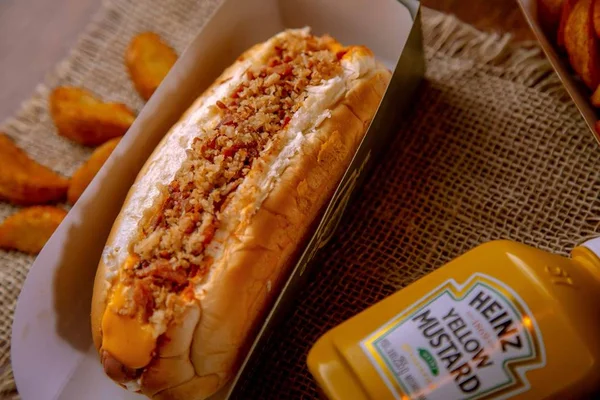 Que delícia! Veja receita de um suculento cachorro-quente com bacon