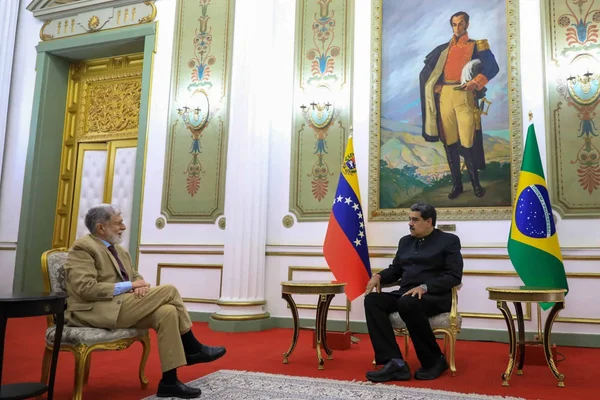 Celso Amorim com Nicolás Maduro, em Caracas -- Metrópoles