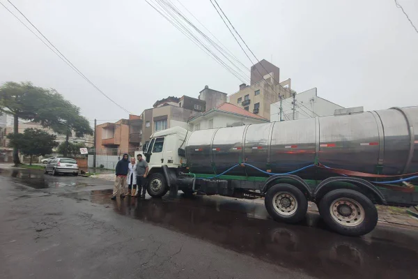 Imagem colorida de caminhã-pipa no Rio Grande do Sul