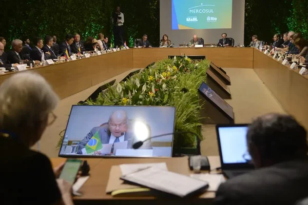 Imagem colorida mostra 63ª Reunião Ordinária do Conselho do Mercosul - Metrópoles