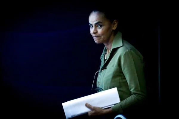 Petistas apontam erros de Marina Silva