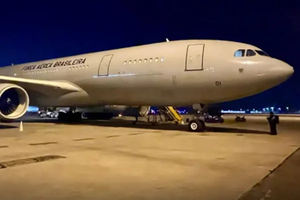 Três militares da FAB são presos por levar drogas em aviões oficiais