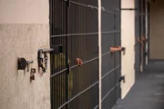Tecnologia trava celulares para fechar “escritórios do crime” nas cadeias - imagem 5