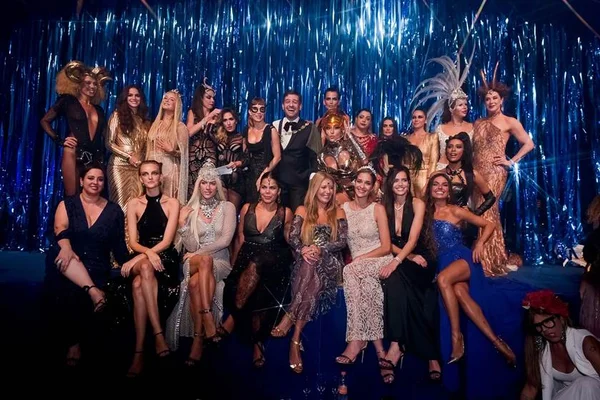 Baile da Vogue movimenta fashionistas em noite de gala em São Paulo
