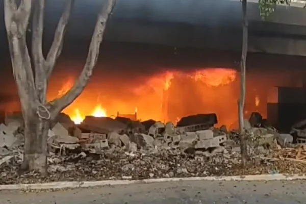 Imagem colorida de um incêndio