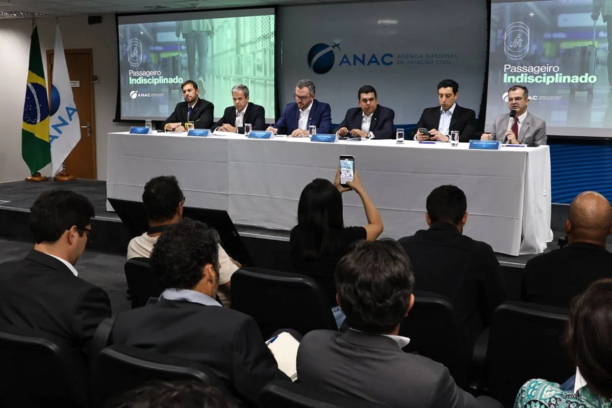 Coletiva de imprensa da Agência Nacional de Aviação Civil (Anac) esclareceu Resolução nº 800, que estabelece novas regras para passageiros indisciplinados Coletiva de imprensa da Agência Nacional de Aviação Civil (Anac) esclareceu Resolução nº 800, que estabelece novas regras para passageiros indisciplinados