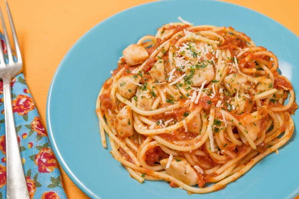 espaguete com ragu de frango